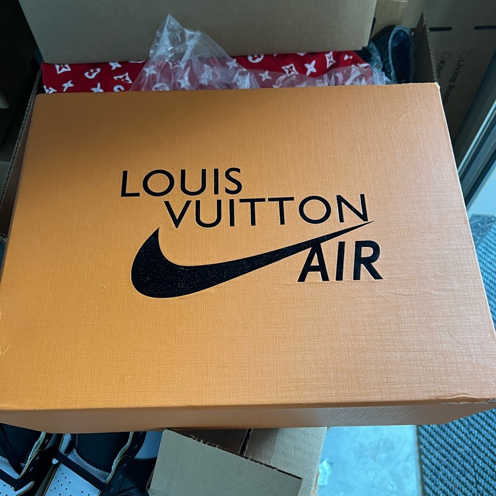 Nike Air Force 1 Low
Louis Vuitton Monogram Brown Damier Azur